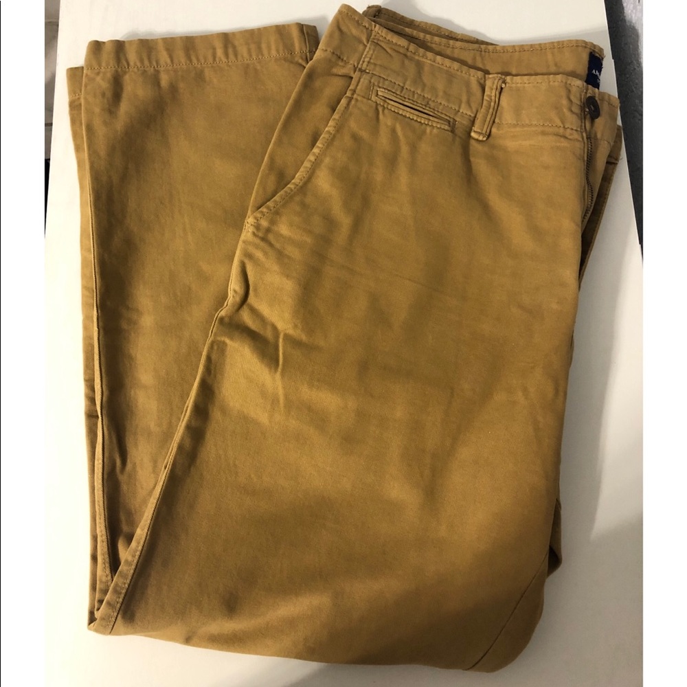 AMERICAN EAGLE SLIM STRAIGHT KHAKI PANTS